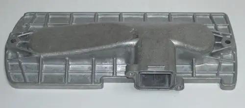 Aluminium Abdeckung für einen Brenner, geeignet für DAIKIN Altherma Heizsysteme, mit charakteristischer Form und Anschlussöffnung.